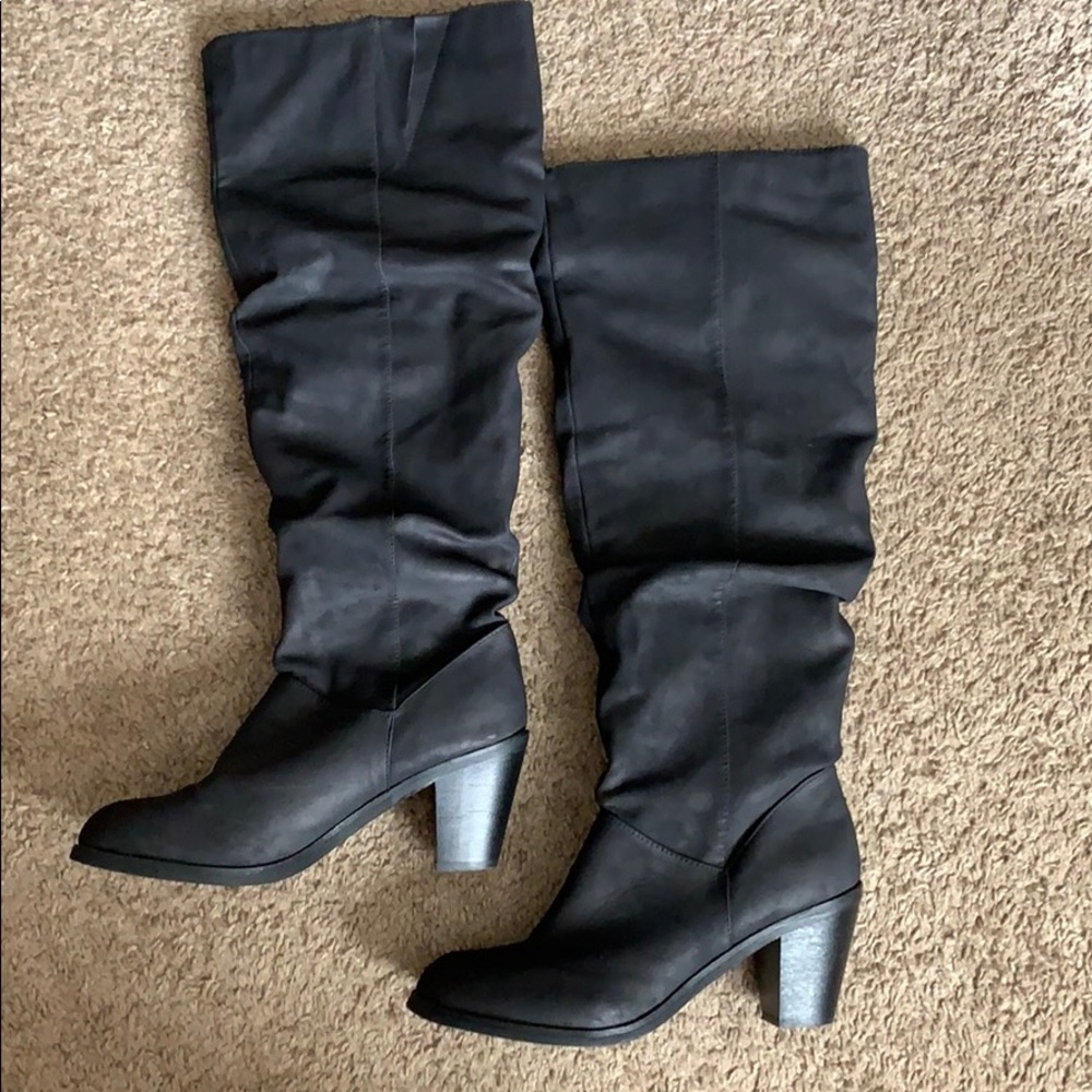 Knee high black Hallory boots
